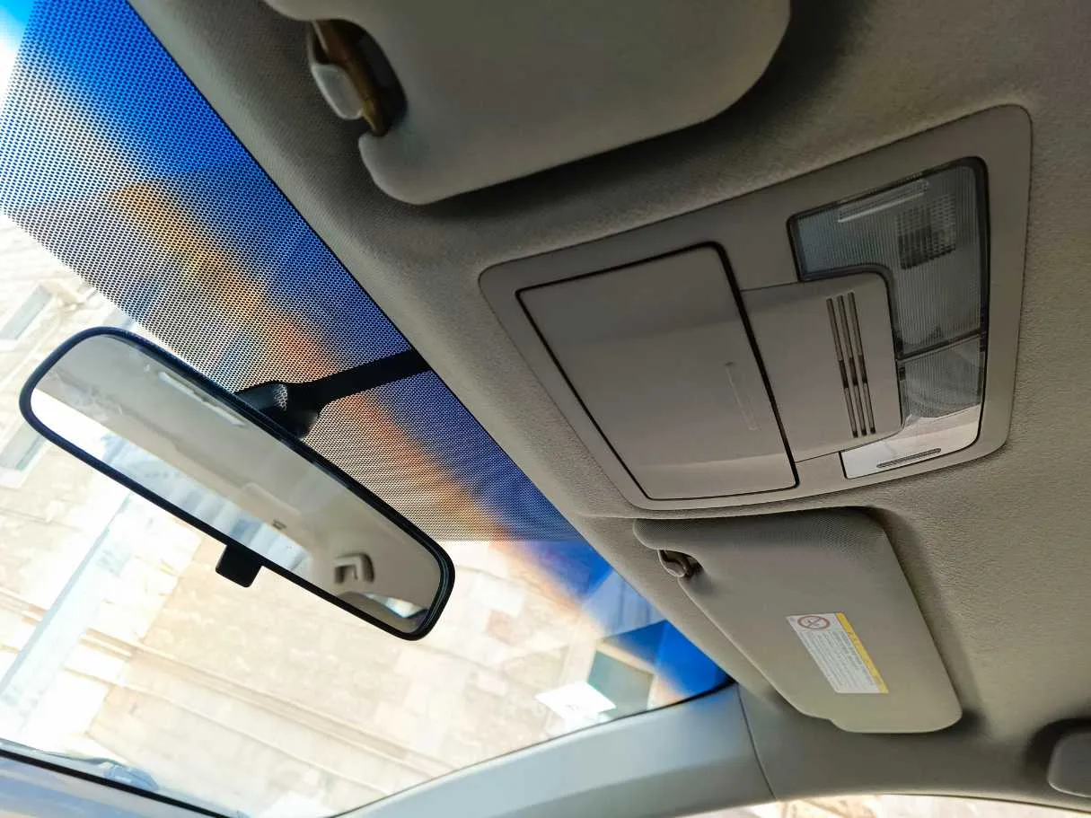 Car image 29