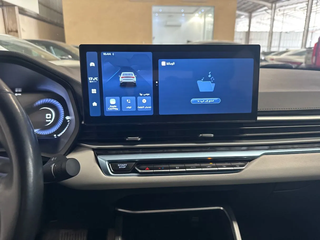Car image 12
