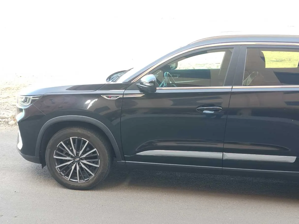 Car image 9