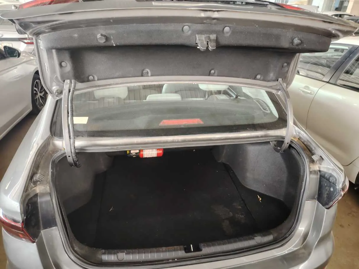 Car image 28