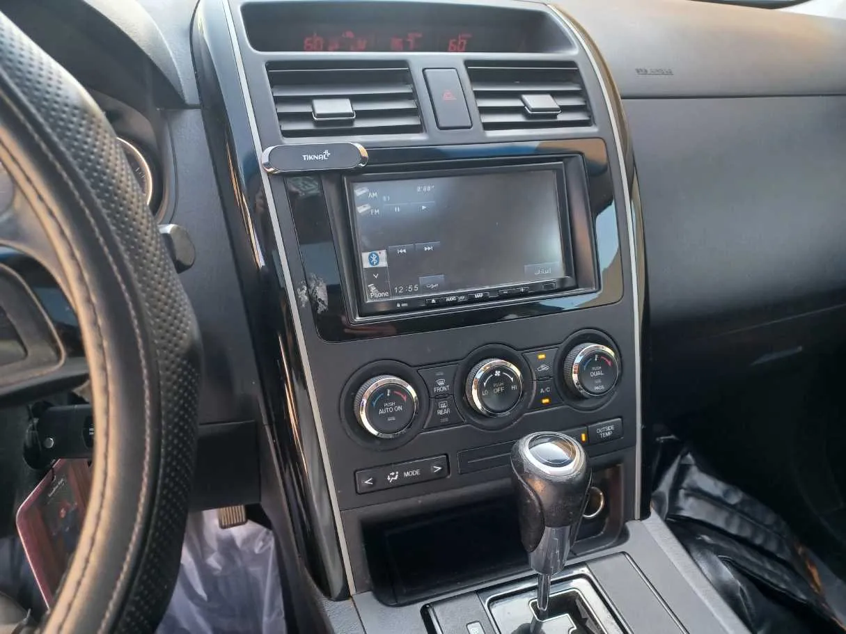 Car image 16