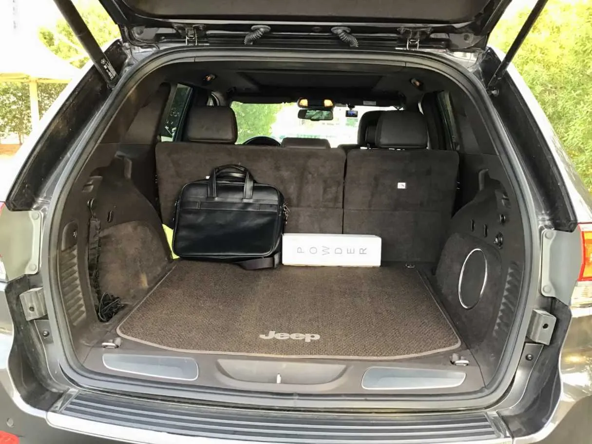 Car image 16
