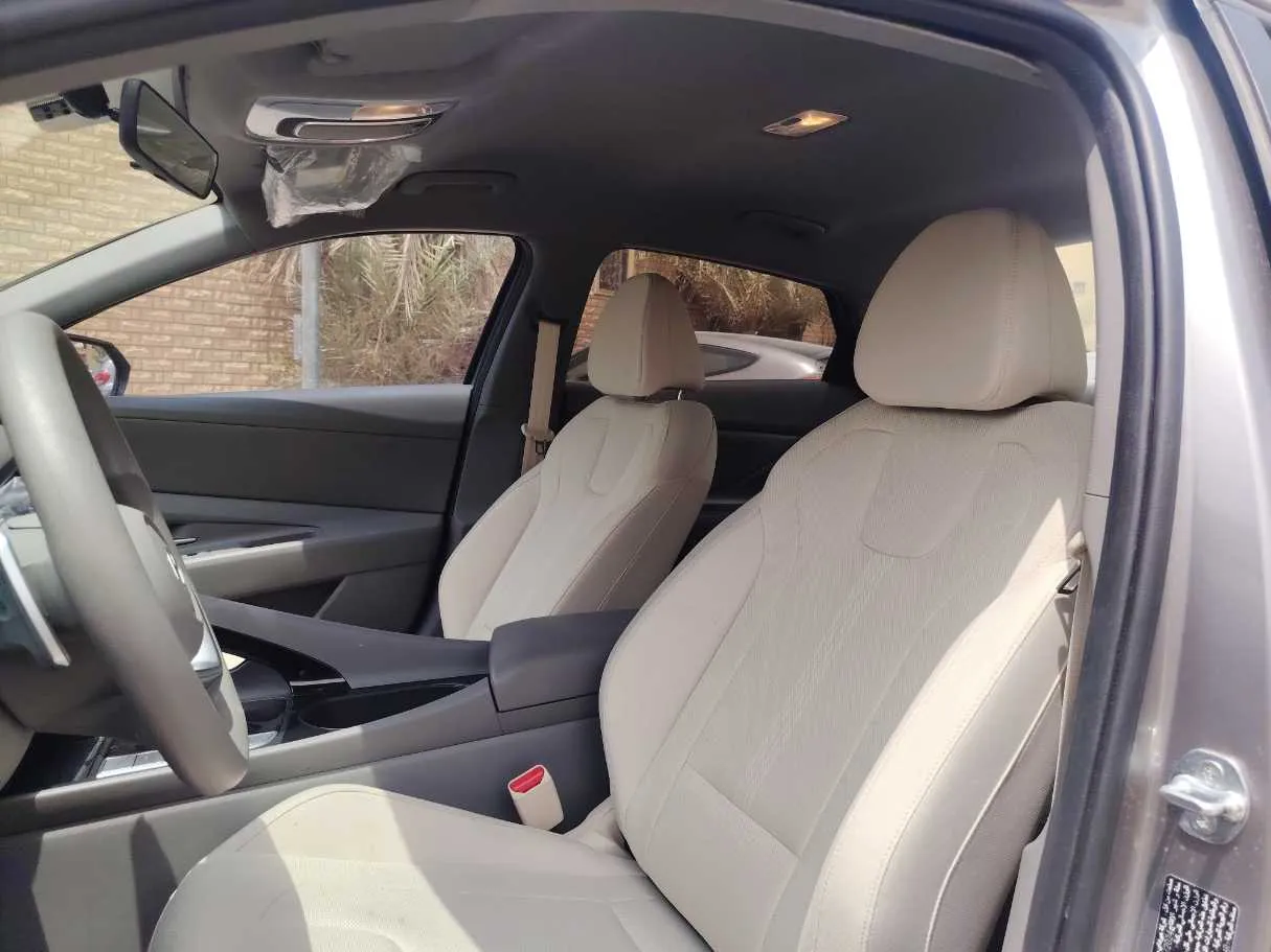 Car image 13