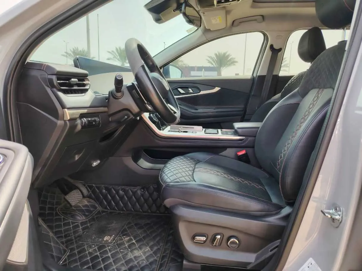 Car image 13