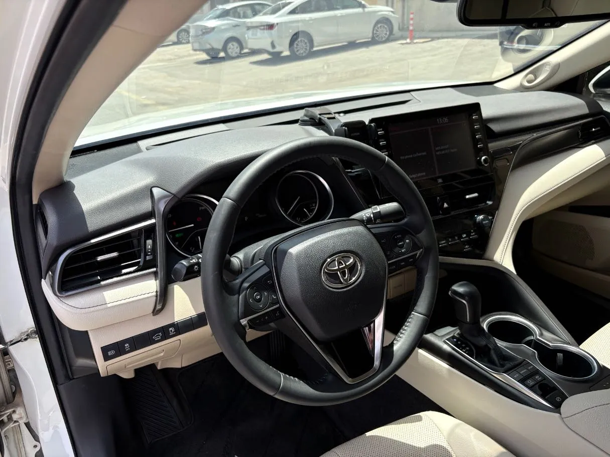 Car image 12