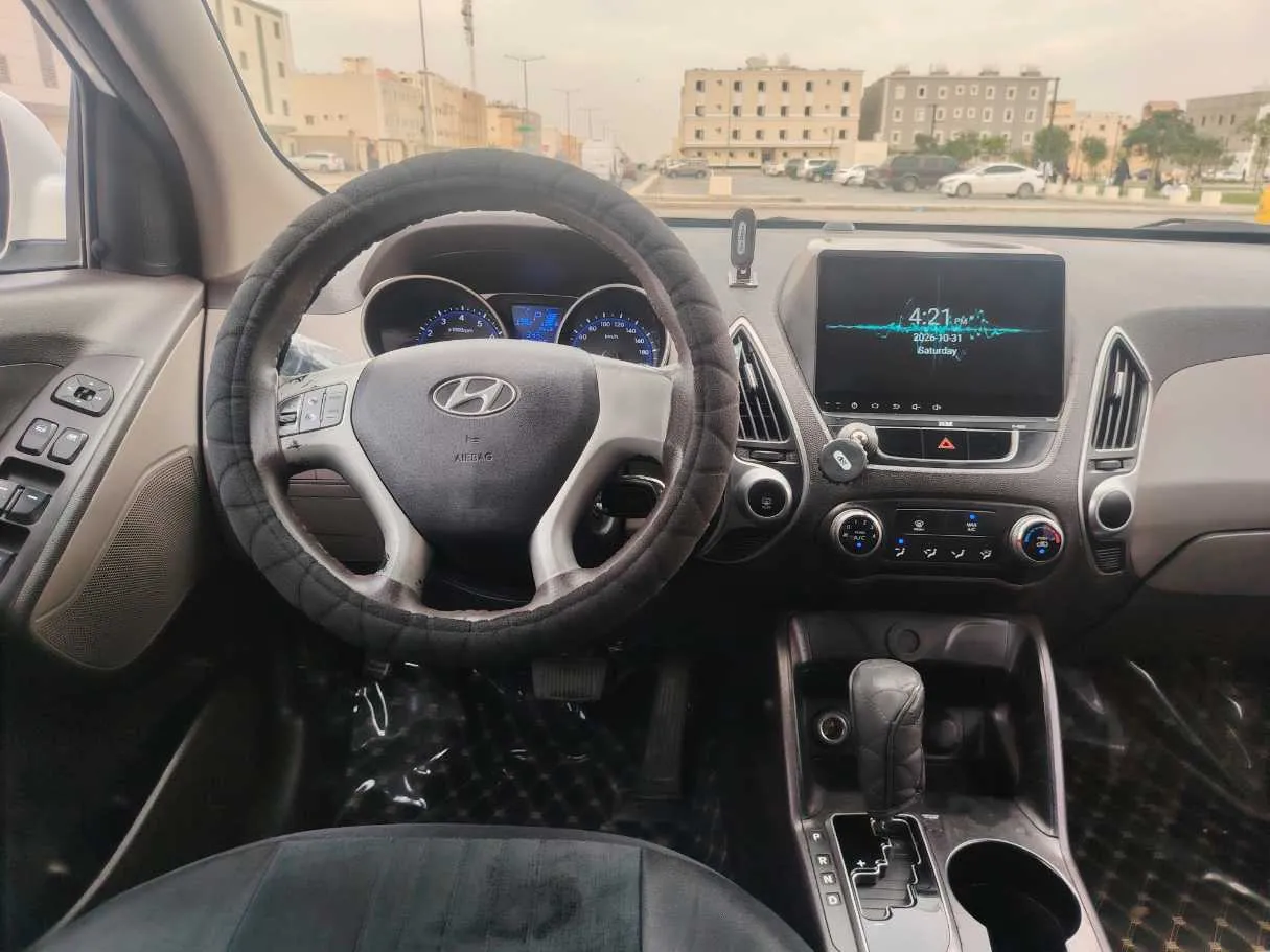 Car image 19