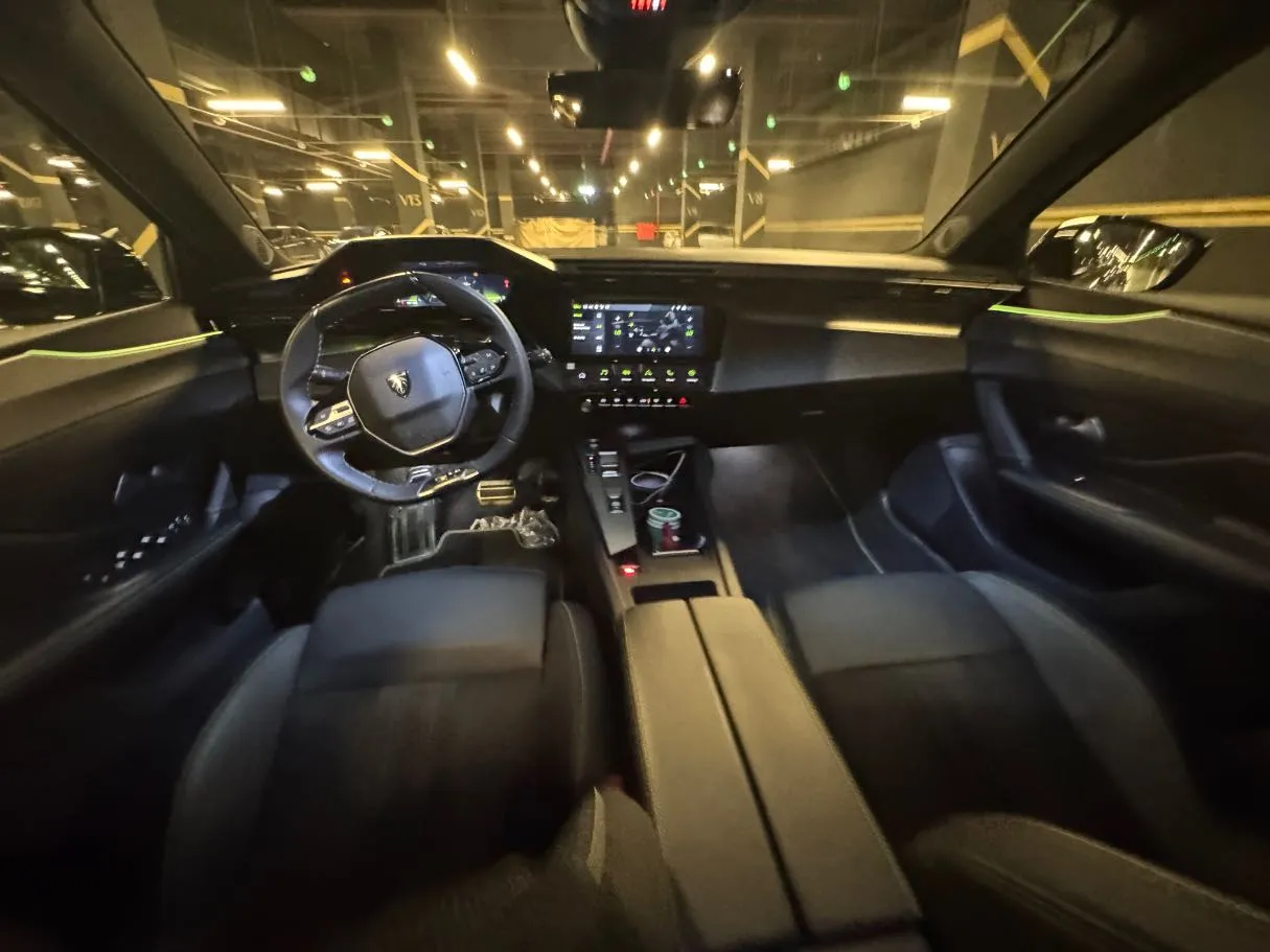 Car image 15