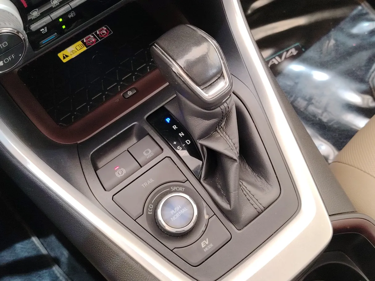 Car image 21