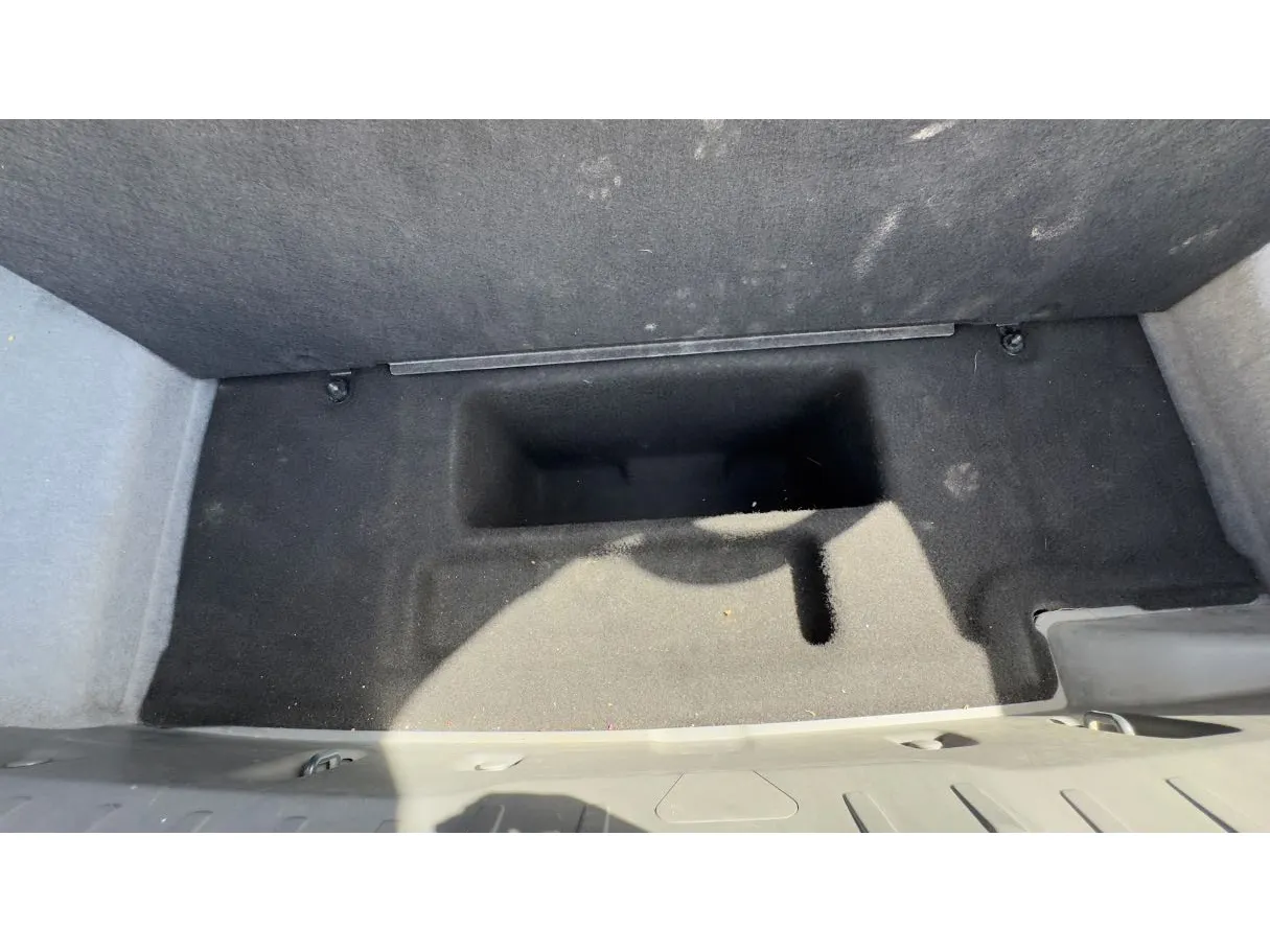 Car image 25