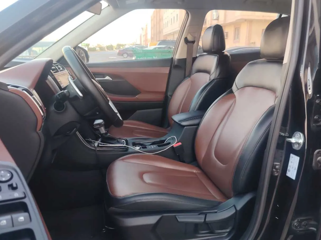 Car image 12
