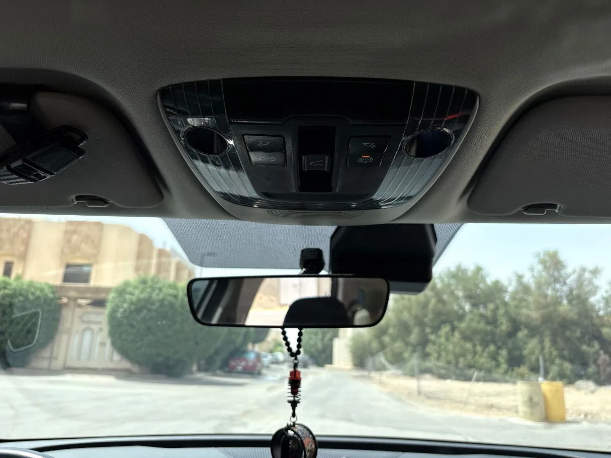 Car image 26