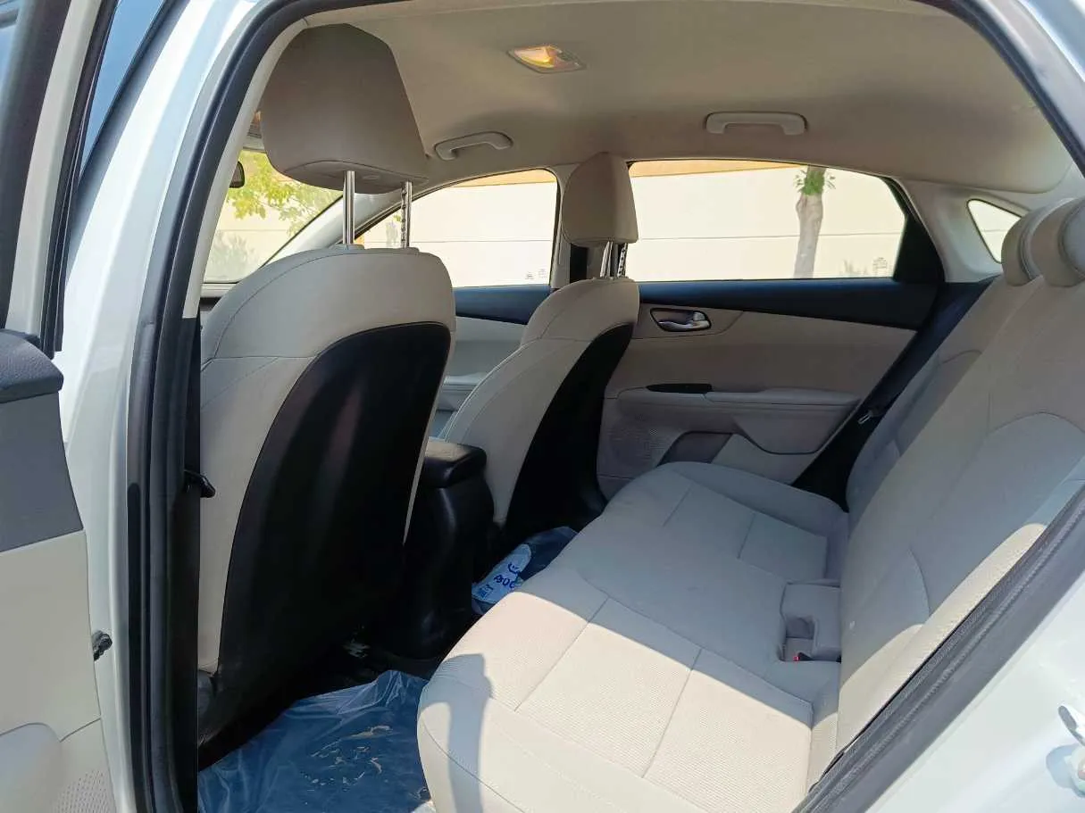 Car image 17