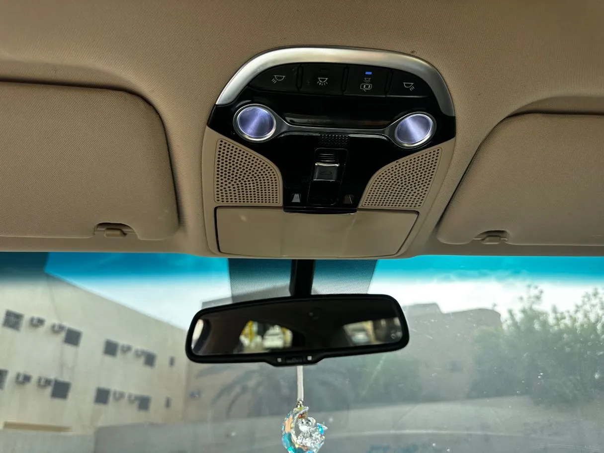 Car image 24