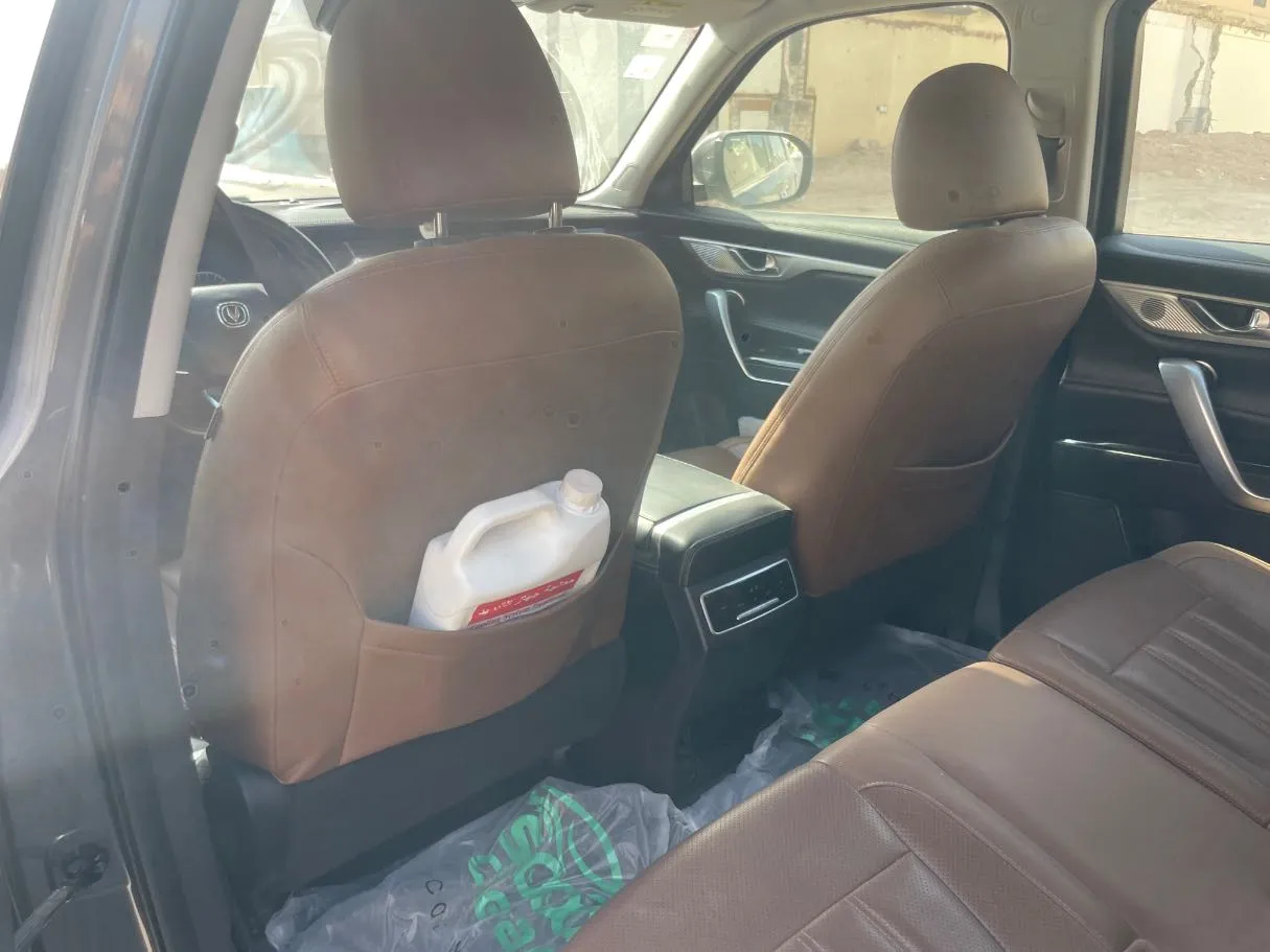 Car image 17