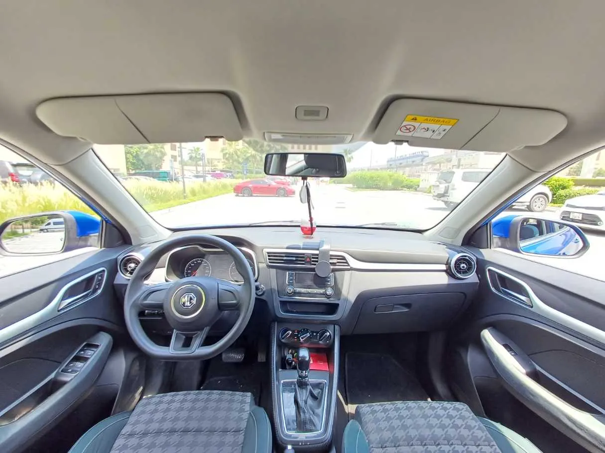 Car image 14