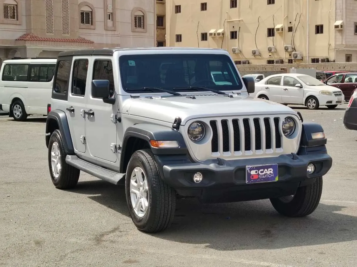 Car image 3