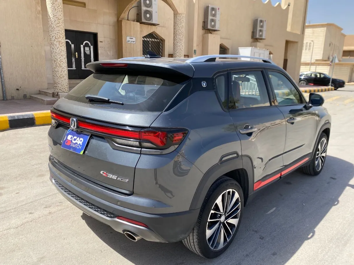 Car image 5