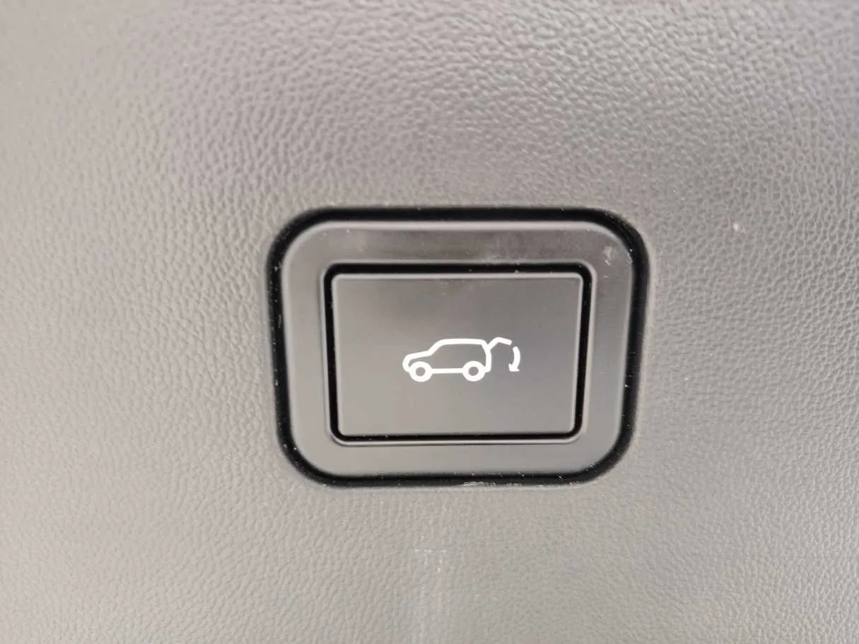 Car image 35