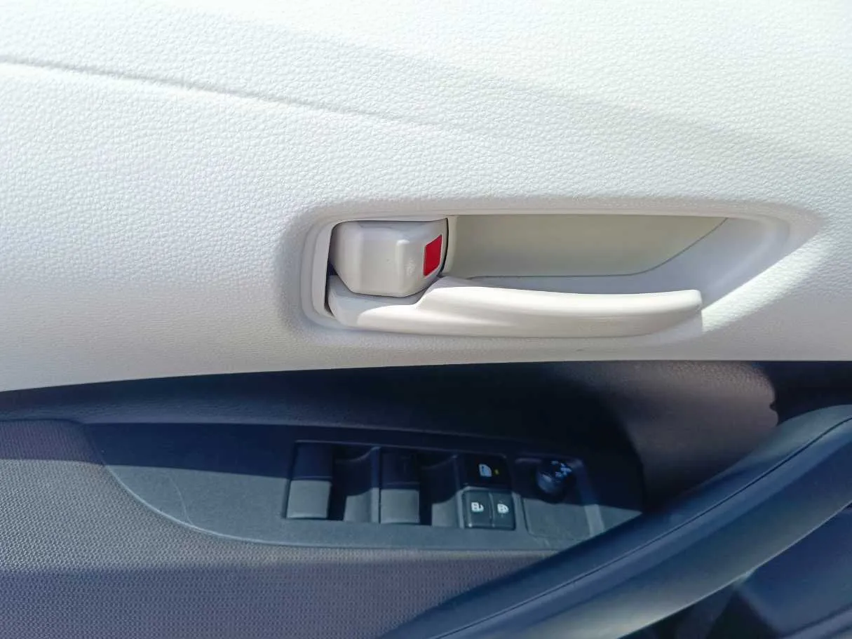 Car image 30