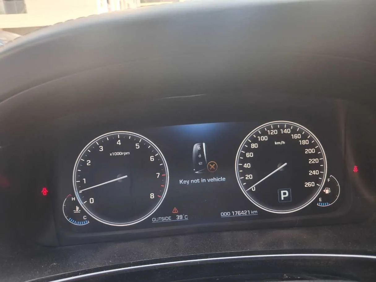 Car image 18
