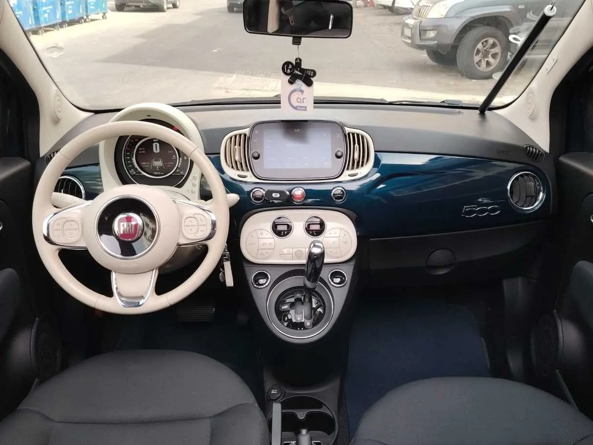 Car image 18