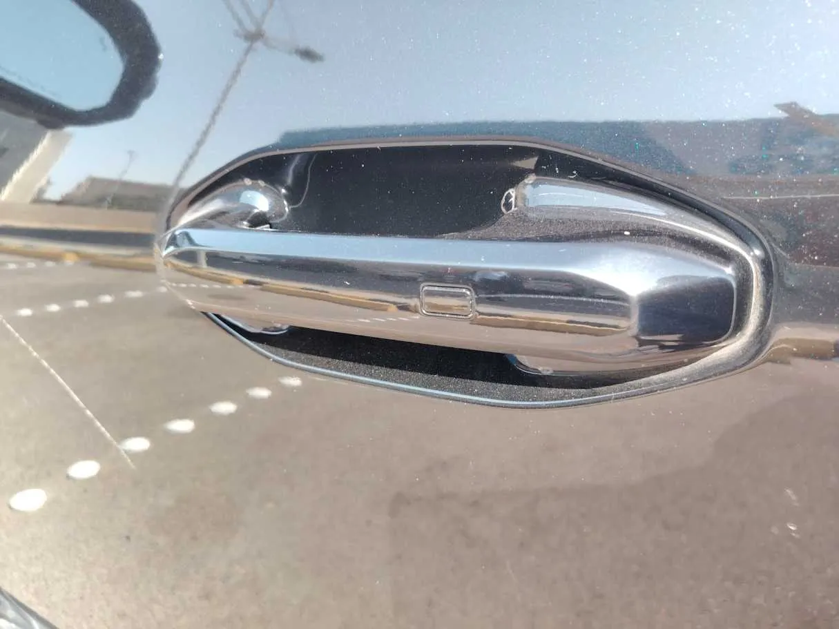 Car image 32