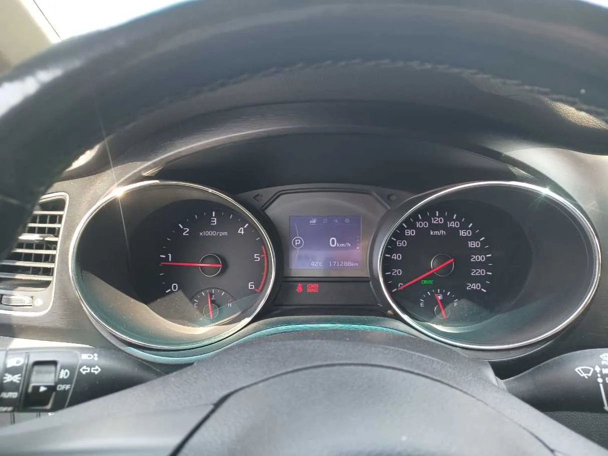Car image 17