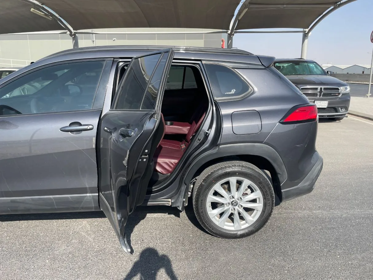 Car image 13