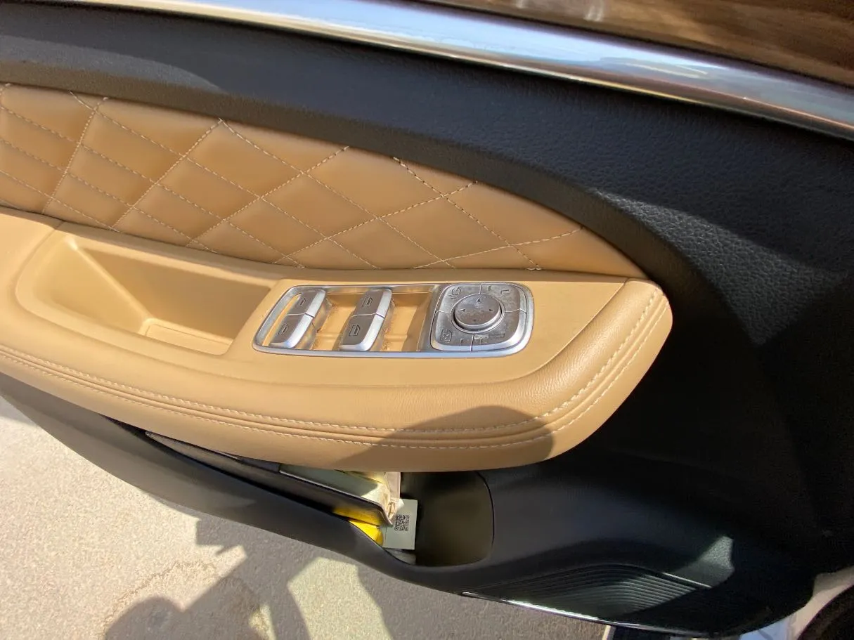 Car image 24