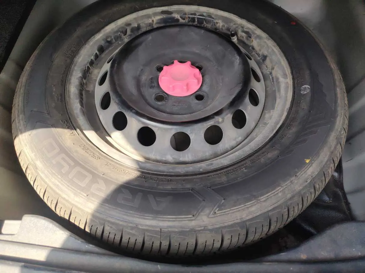 Car image 26