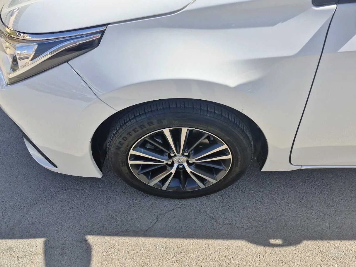Car image 9