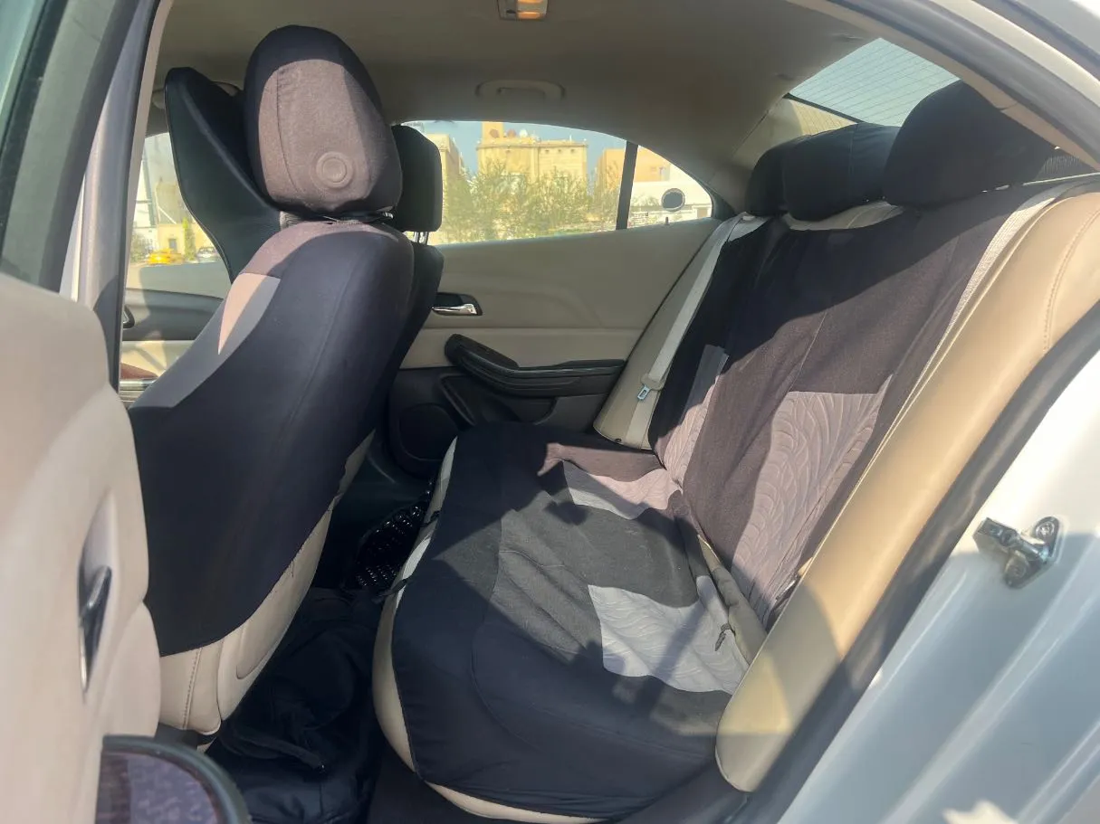 Car image 14