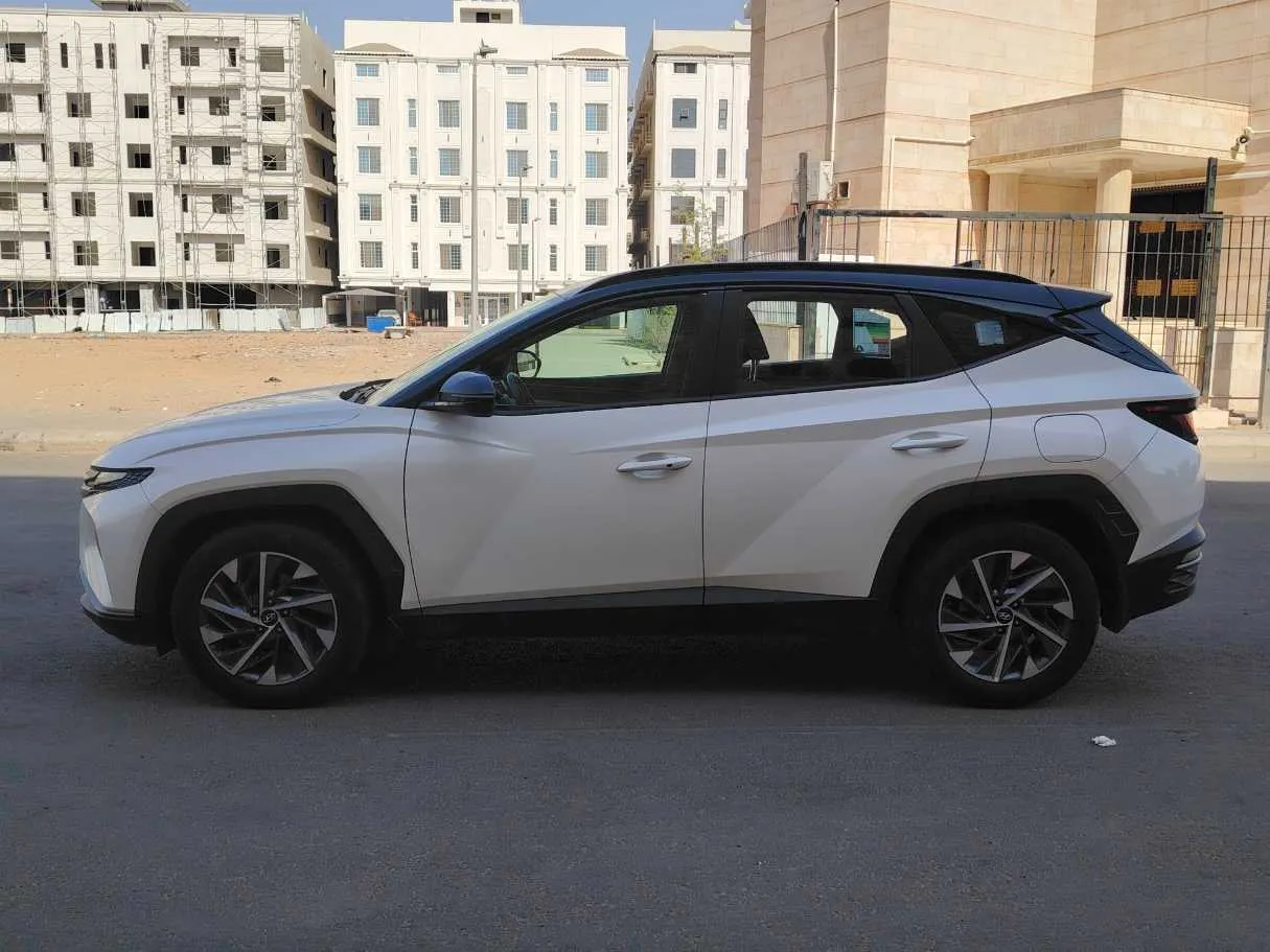 Car image 8