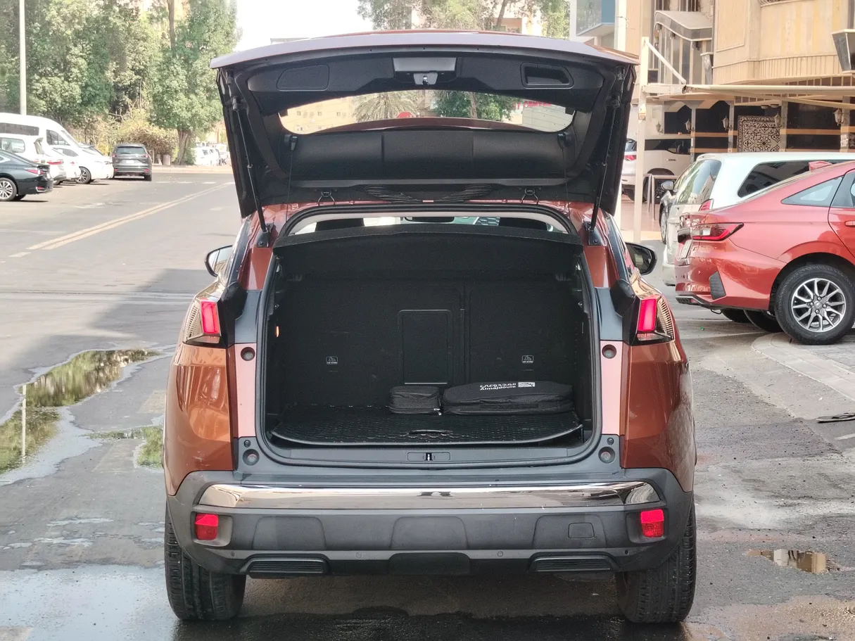Car image 26