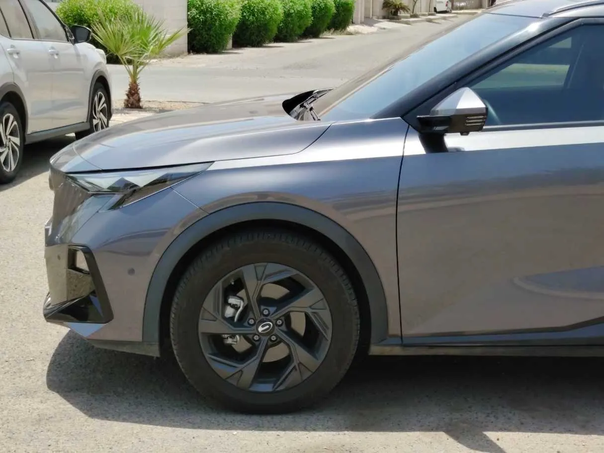 Car image 9