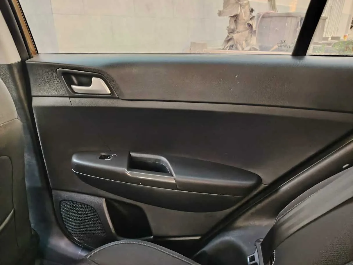 Car image 37