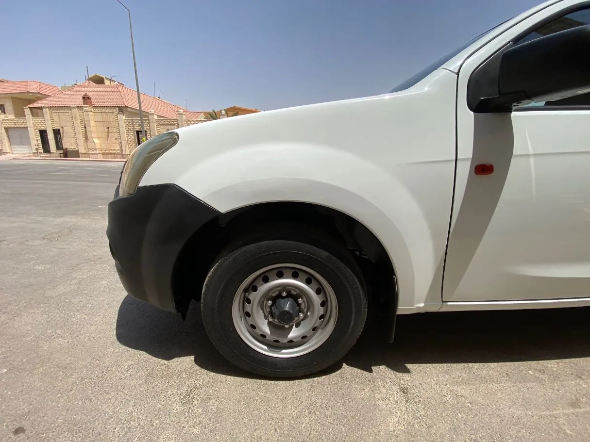 Car image 8