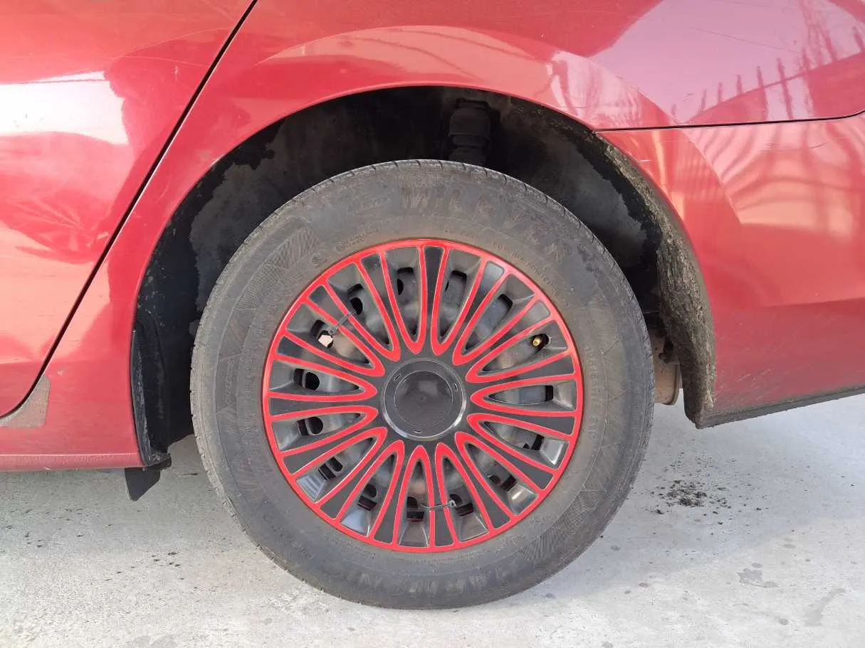 Car image 9