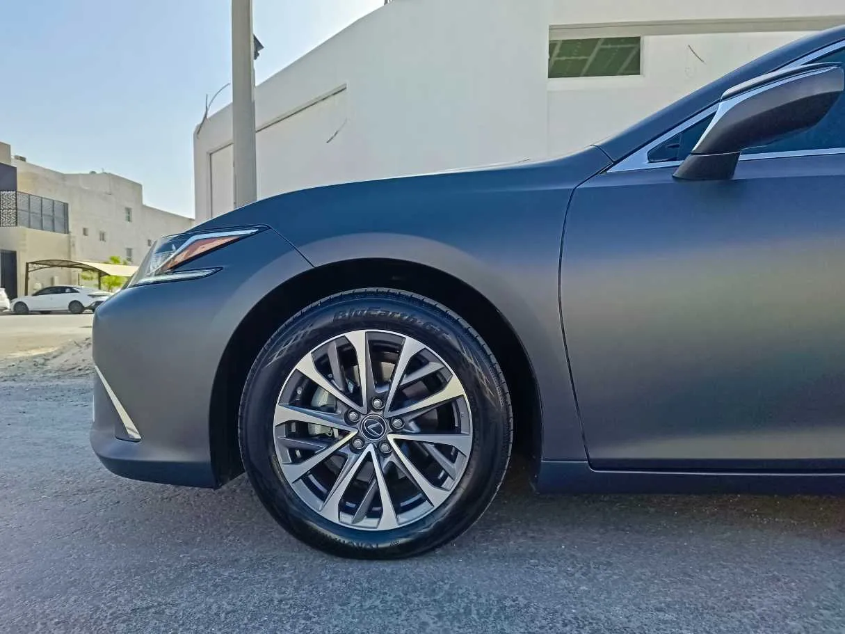 Car image 10