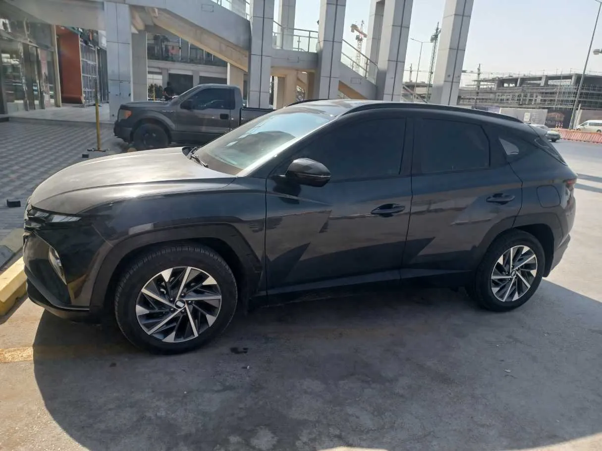 Car image 8