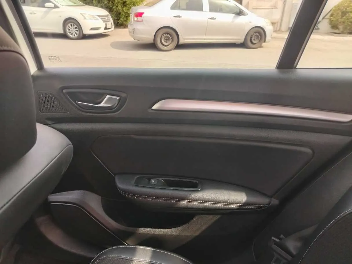 Car image 36