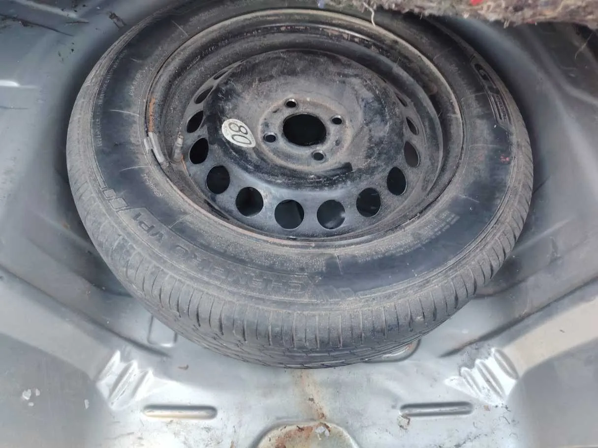 Car image 26