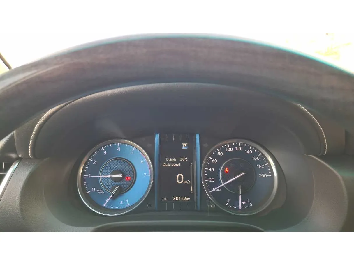 Car image 19