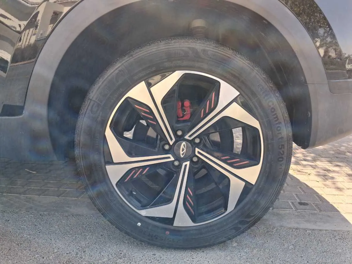 Car image 9