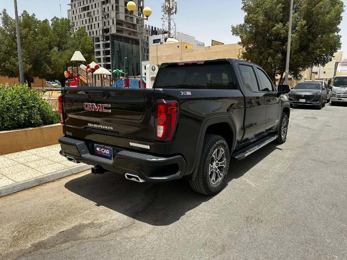 Car image 5