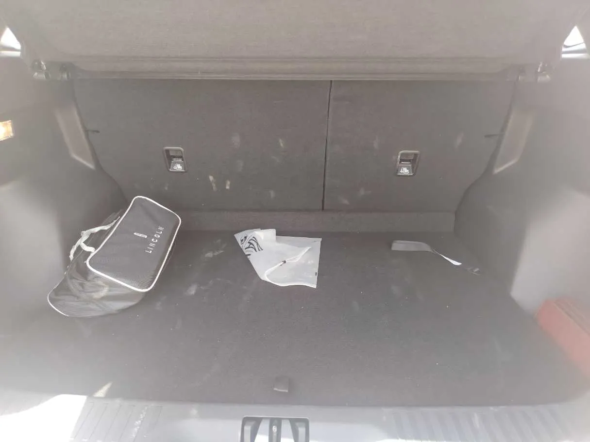 Car image 25