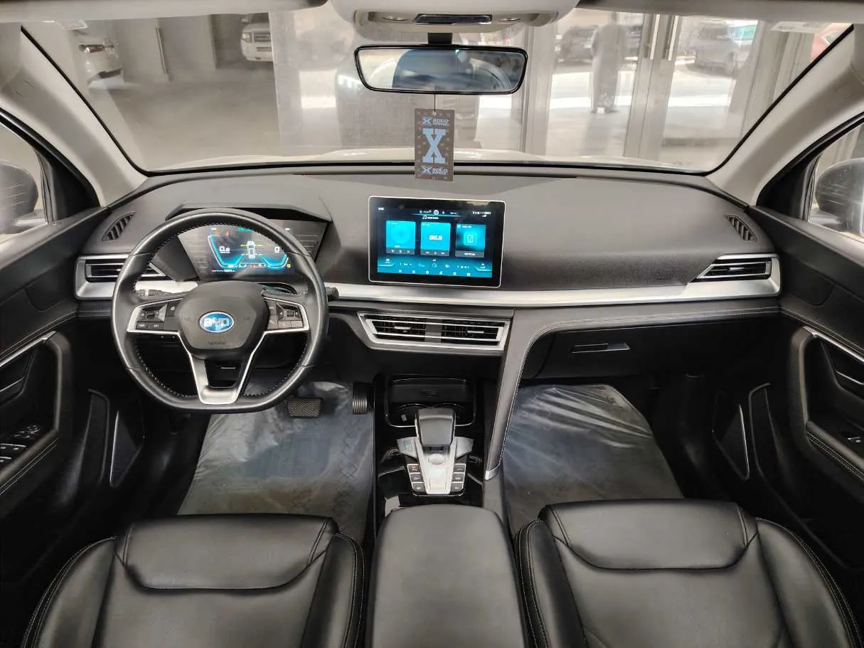 Car image 17