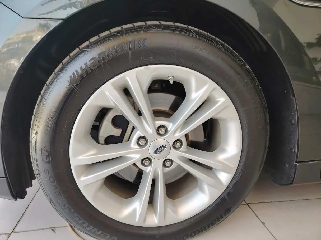 Car image 10