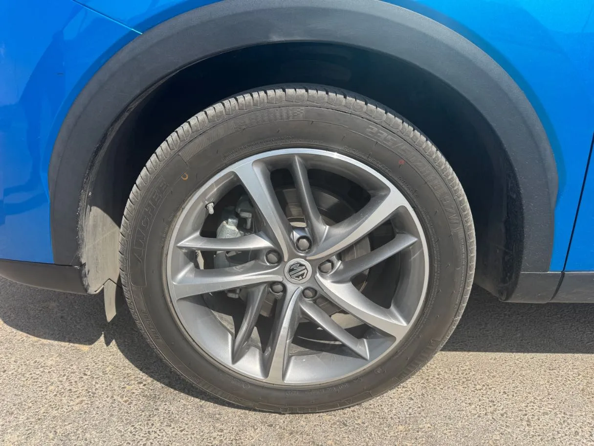 Car image 9