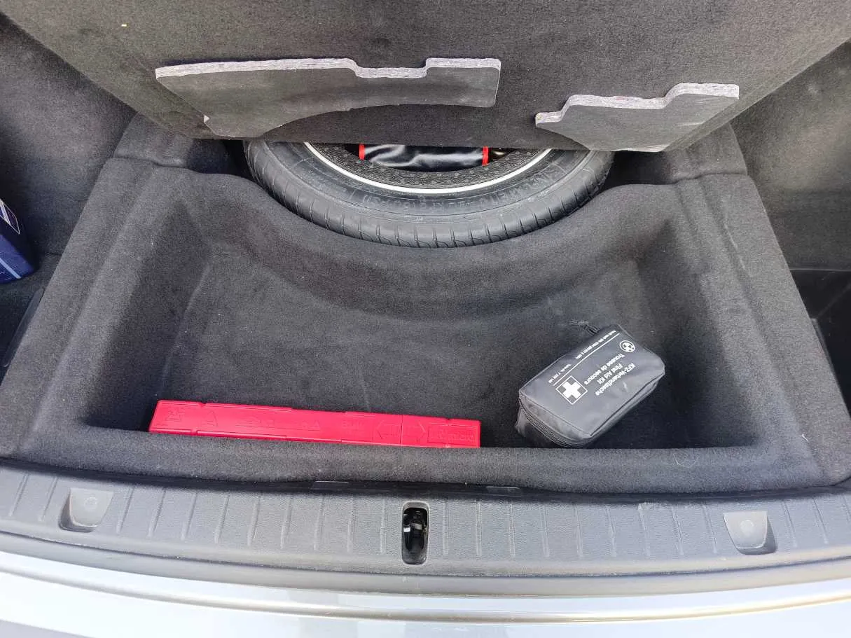 Car image 36